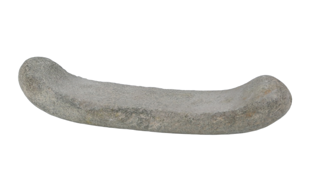 石磨盘(新石器时代 长34宽10 石 1982年泉子街小西沟遗址采集).png