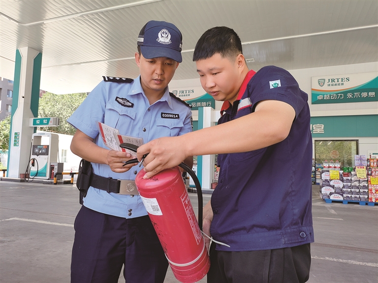 高温下的坚守 | 社区民警马志伟：不惧“烤”验守护万家平安