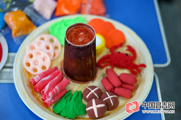 昌吉市第十四小学举行了动手能力大赛:"美食"大比拼